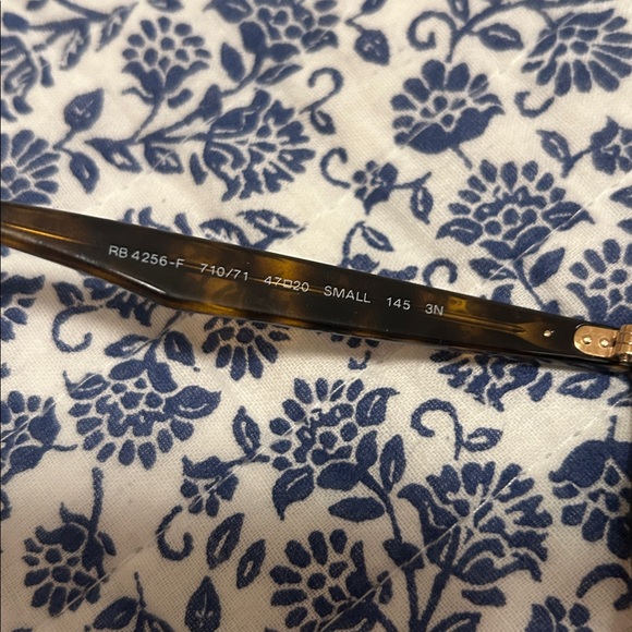 Rayban glasses with case - Picture 8 of 9